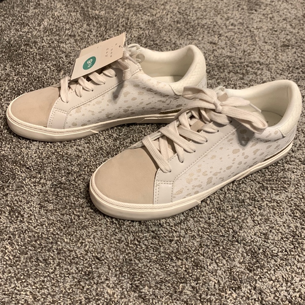 NIB Women’s Maddison Sneakers - A New Day.  Light beige/white sz 9.5 from Target